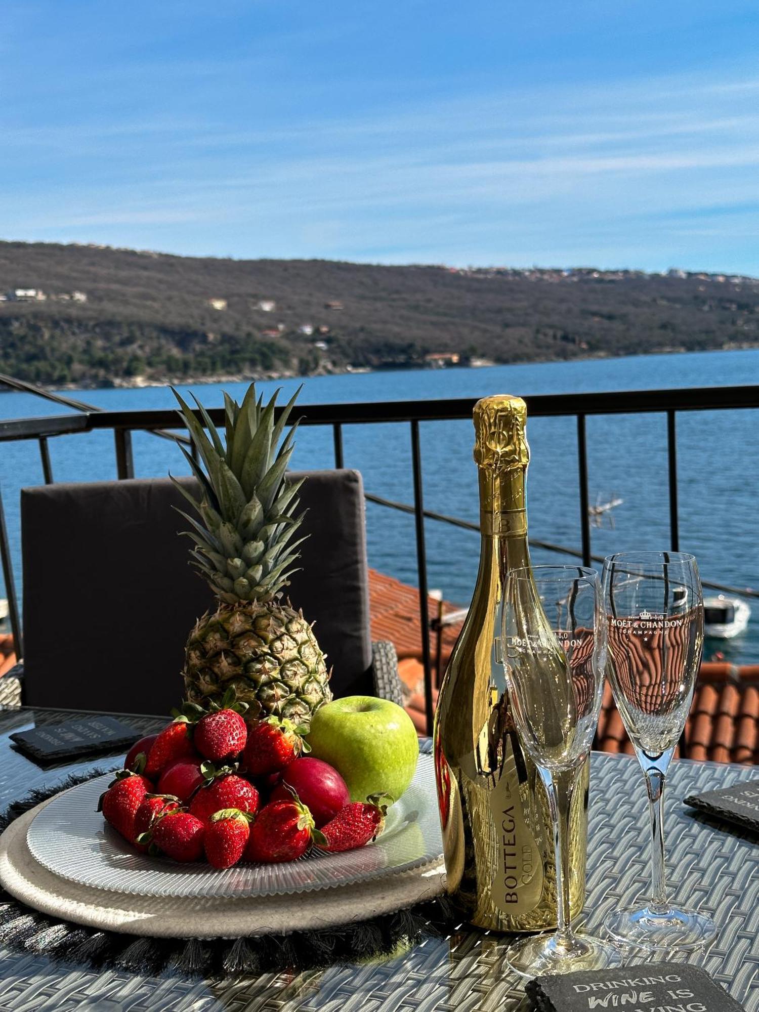 Villa Volos Apartment Karmen With Roof Terrace, Sea View, Free Private Parking Опатія Екстер'єр фото